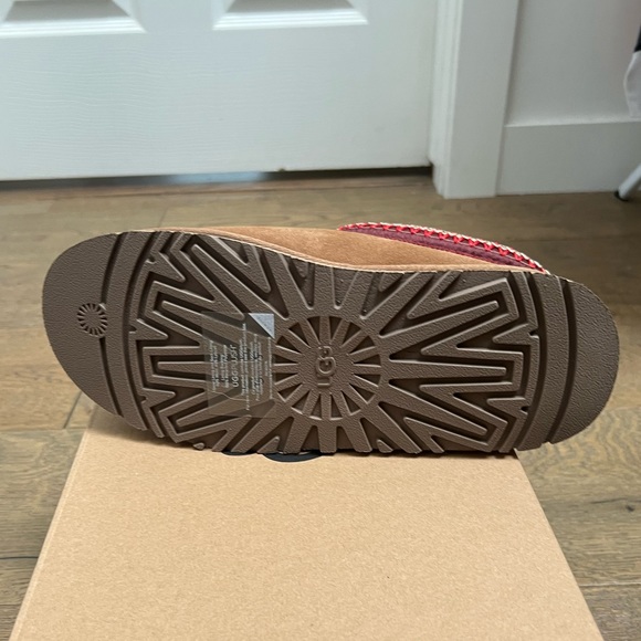 UGG Tazz Suede And Sheepskin Slippers, Chestnut, Size 8- NWT - Picture 6 of 13